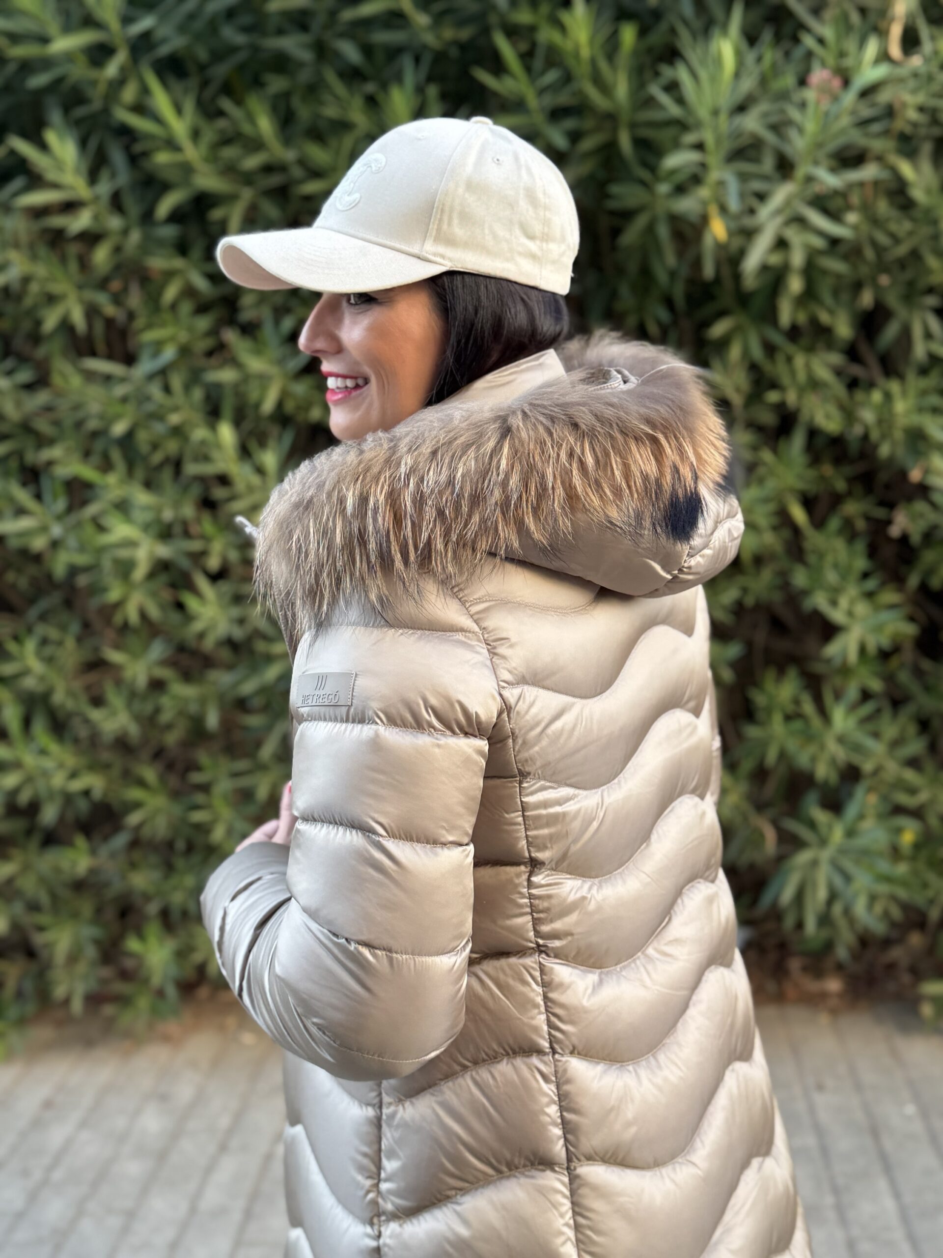 PLUMIFERO HETREGO PELO NATURAL FIANNA TOPO — Maitane Boutique